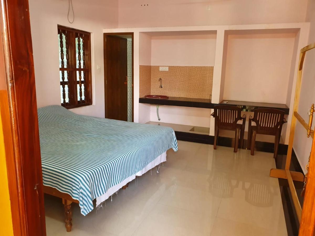 Thriphala Ayurveda Yogashram Lejlighed Thiruvananthapuram Eksteriør billede