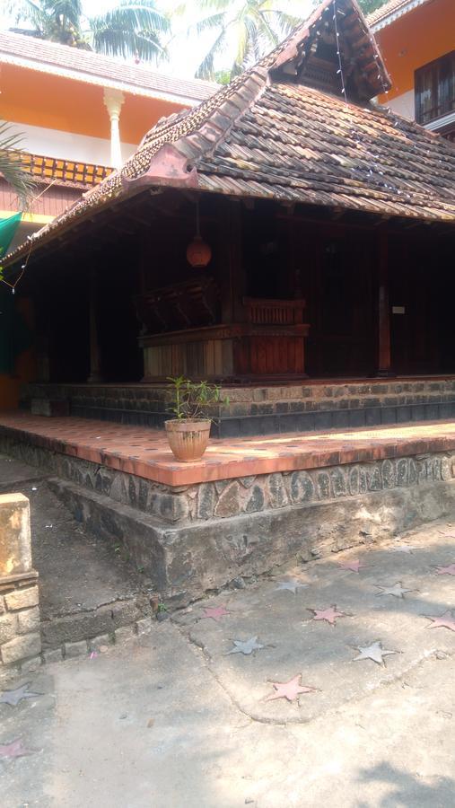 Thriphala Ayurveda Yogashram Lejlighed Thiruvananthapuram Eksteriør billede