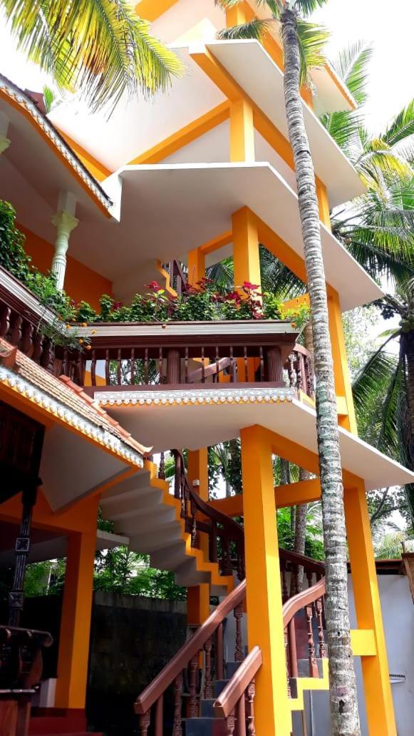 Thriphala Ayurveda Yogashram Lejlighed Thiruvananthapuram Eksteriør billede